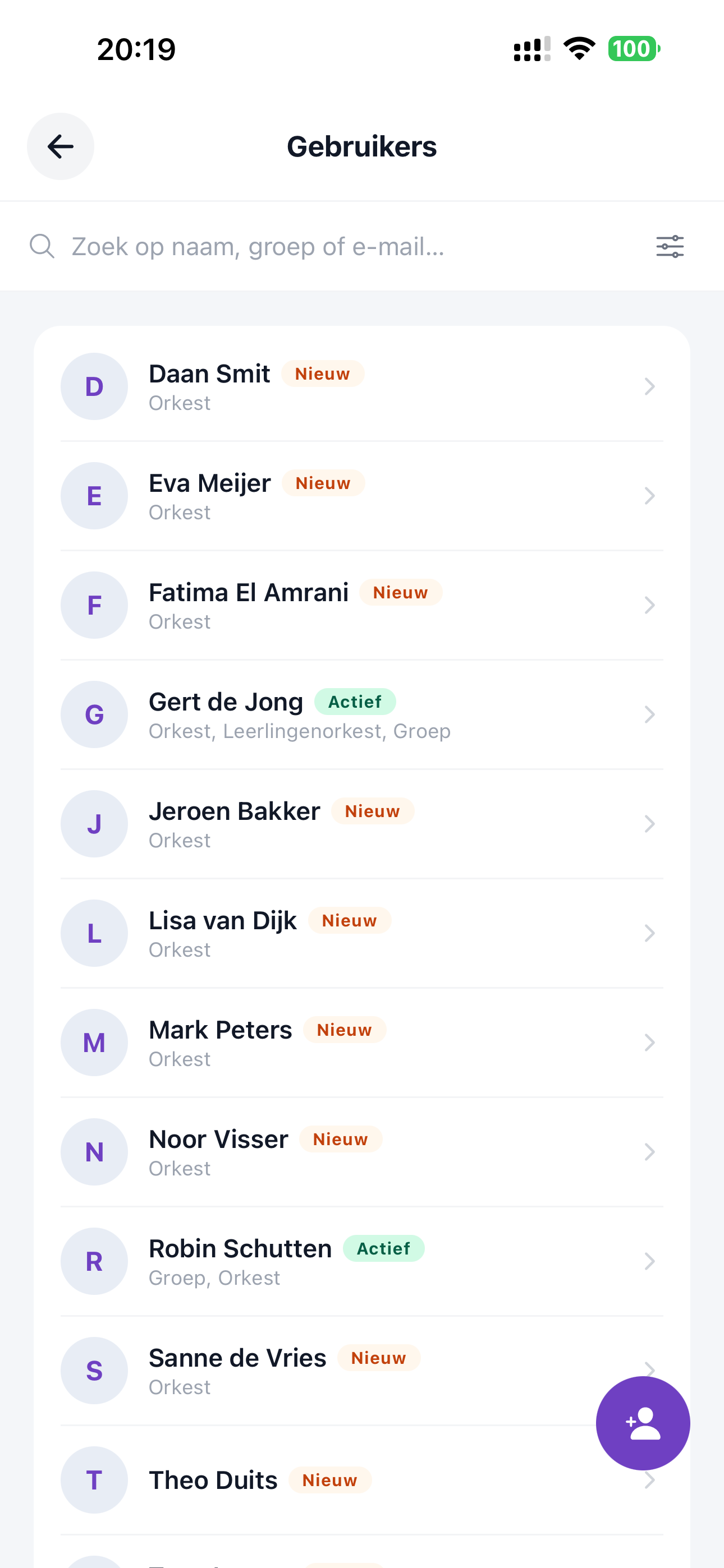 ZoppaBox app screenshot — overview of all members with status and group